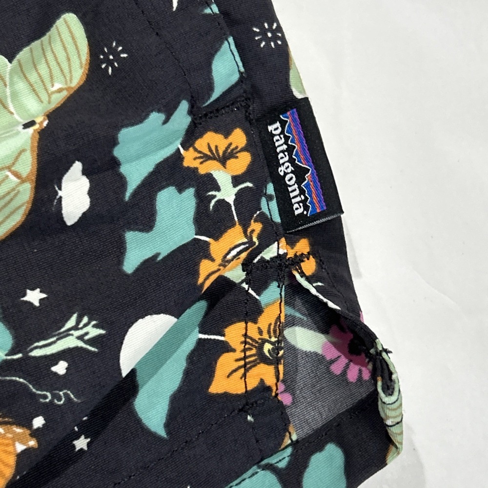Patagonia Barely Baggie Shorts Womens Small Luna Moth Floral Nature Hiking 57043
